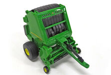 JOHN DEERE 560R ROUND BALER with BALE