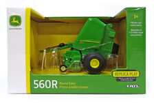 JOHN DEERE 560R ROUND BALER with BALE