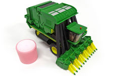 JOHN DEERE CO690 COTTON PICKER with COTTON BALE