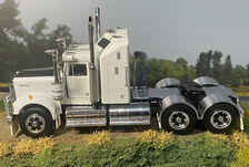 KENWORTH W900 whitered whiteblack whitemetblue  spider wheels