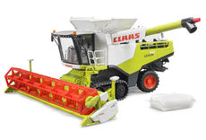 LEXION 780 TERRA TRAC HEADER with COMB TRAILER